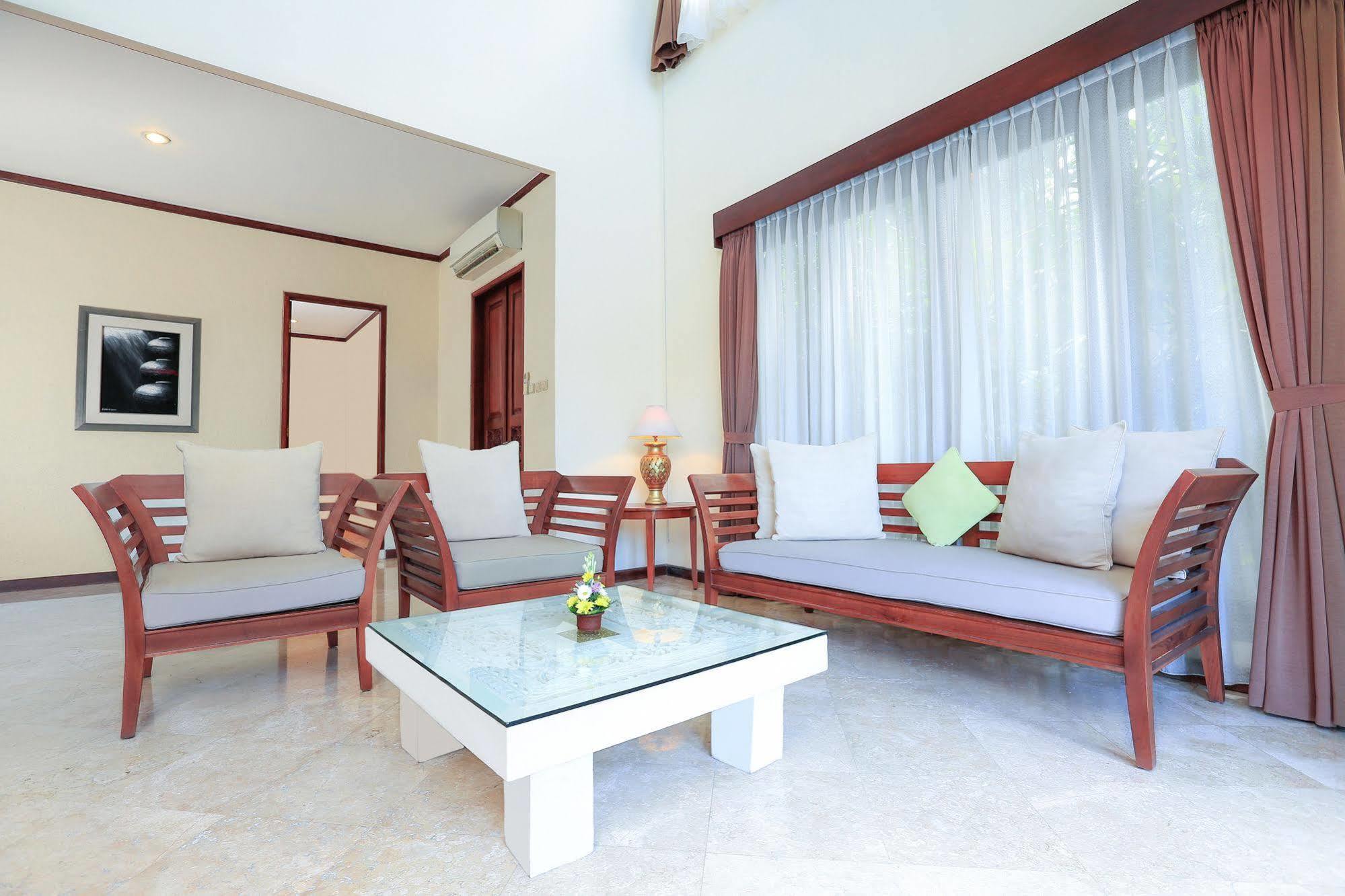 The Citta Luxury Residence Семиняк Екстериор снимка